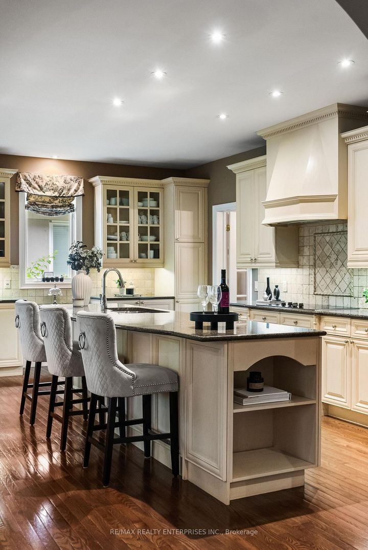 Photo 17 at 535 Canyon Street, Lorne Park, Mississauga