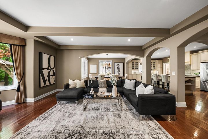 Photo 24 at 535 Canyon Street, Lorne Park, Mississauga