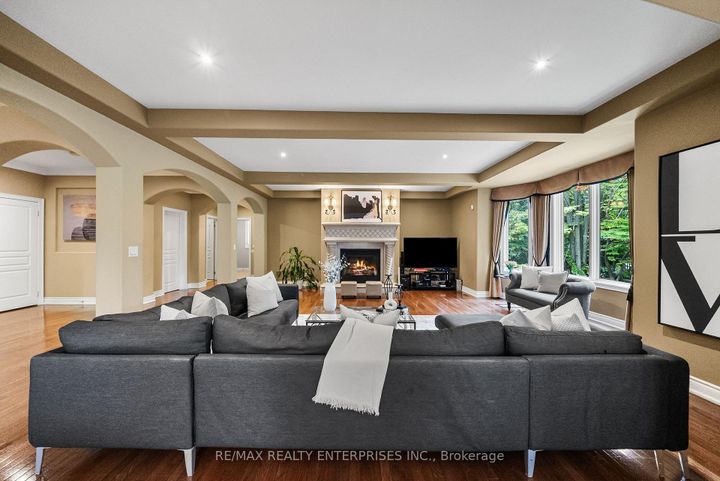 Photo 26 at 535 Canyon Street, Lorne Park, Mississauga
