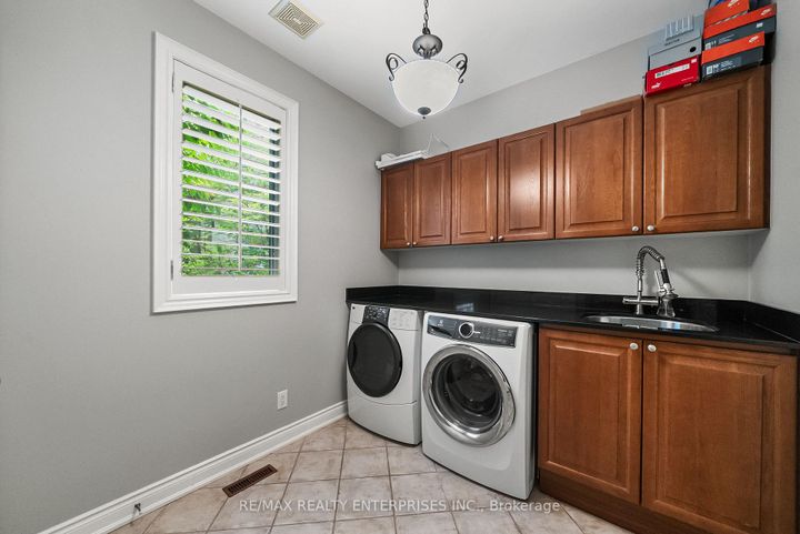 Photo 28 at 535 Canyon Street, Lorne Park, Mississauga