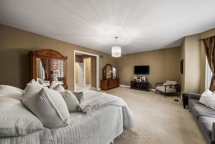 Photo 33 at 535 Canyon Street, Lorne Park, Mississauga