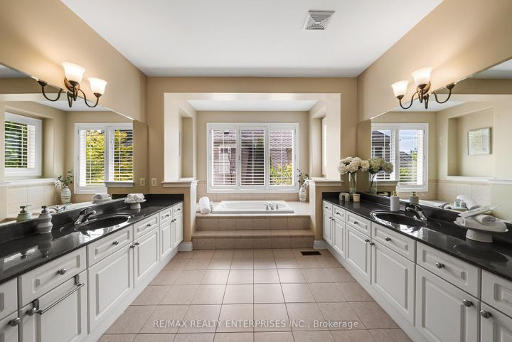 Photo 34 at 535 Canyon Street, Lorne Park, Mississauga