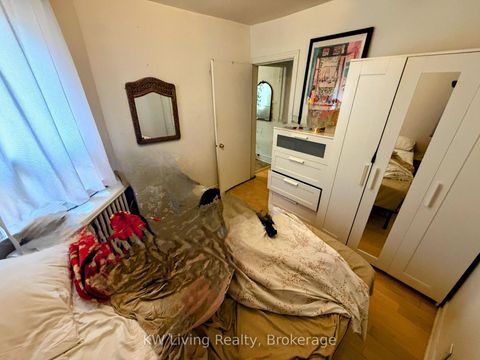 Photo 4 at 636 Clinton Street, Annex, Toronto