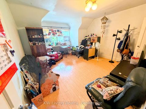 Photo 11 at 636 Clinton Street, Annex, Toronto