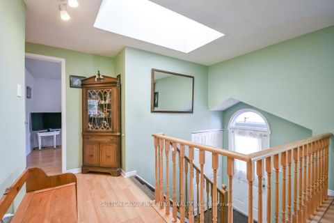 Photo 13 at 10 Palling Lane, Grove East, Barrie
