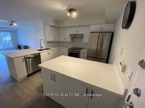 Photo 5 at 1639 - 28 Sommerset Way, Willowdale East, Toronto