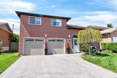 Photo 1 at 18 Castille Crescent, Keswick South, Georgina