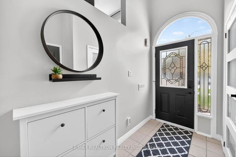 Photo 3 at 18 Castille Crescent, Keswick South, Georgina
