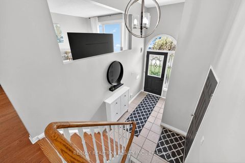 Photo 4 at 18 Castille Crescent, Keswick South, Georgina