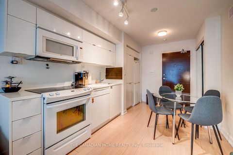 Photo 10 at 1605 - 21 Iceboat Terrace, Waterfront Communities C1, Toronto