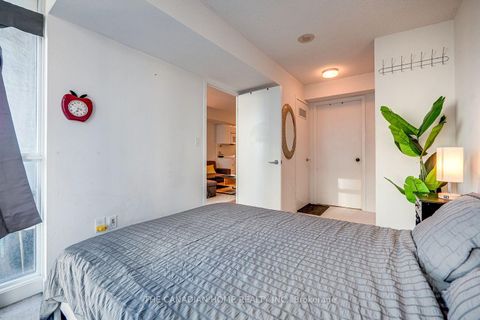 Photo 14 at 1605 - 21 Iceboat Terrace, Waterfront Communities C1, Toronto