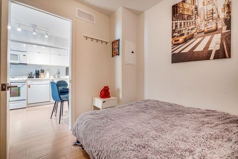 Photo 21 at 1605 - 21 Iceboat Terrace, Waterfront Communities C1, Toronto