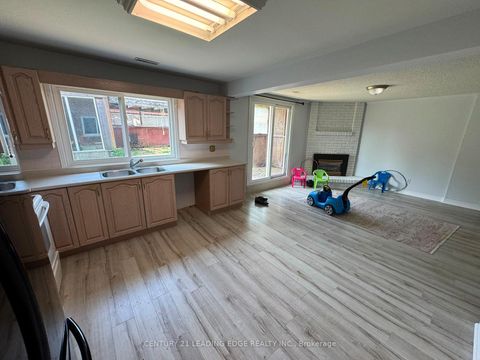 Photo 3 at 18 Clubhouse Court, Jane Heights, Toronto