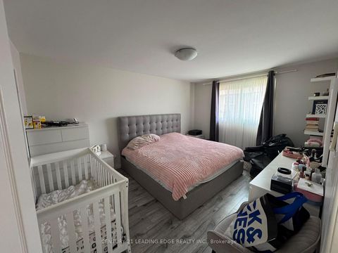Photo 4 at 18 Clubhouse Court, Jane Heights, Toronto