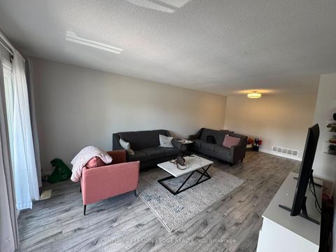 Photo 12 at 18 Clubhouse Court, Jane Heights, Toronto