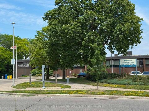 Photo 16 at 18 Clubhouse Court, Jane Heights, Toronto