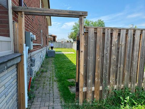 Photo 17 at 18 Clubhouse Court, Jane Heights, Toronto
