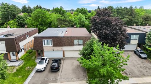 Photo 2 at 67 Mintwood Drive, Steeles, Toronto