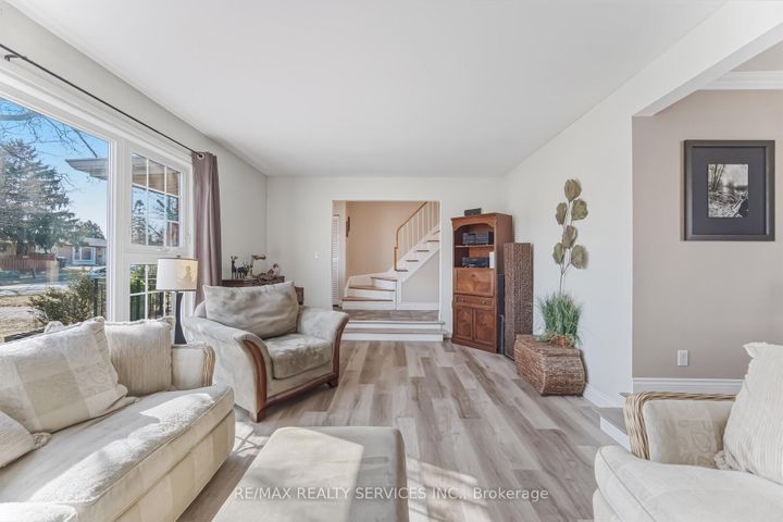Photo 1 at 15 Braemar Drive, Avondale, Brampton
