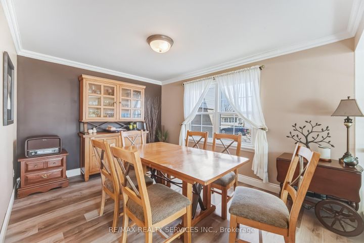 Photo 2 at 15 Braemar Drive, Avondale, Brampton