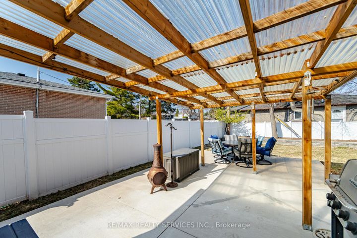 Photo 14 at 15 Braemar Drive, Avondale, Brampton