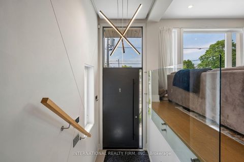 Photo 2 at 39 Wilmington Avenue, Bathurst Manor, Toronto