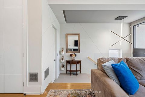 Photo 3 at 39 Wilmington Avenue, Bathurst Manor, Toronto