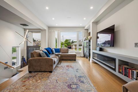 Photo 5 at 39 Wilmington Avenue, Bathurst Manor, Toronto