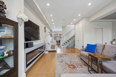 Photo 6 at 39 Wilmington Avenue, Bathurst Manor, Toronto