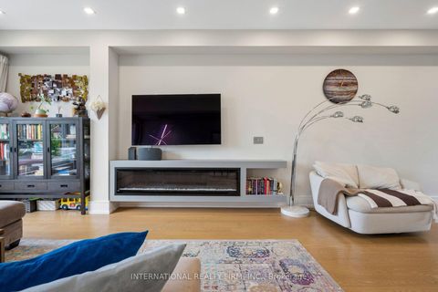 Photo 8 at 39 Wilmington Avenue, Bathurst Manor, Toronto