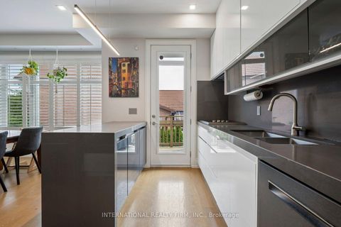 Photo 12 at 39 Wilmington Avenue, Bathurst Manor, Toronto