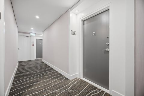 Photo 6 at 302 - 100 Canyon Avenue, Bathurst Manor, Toronto