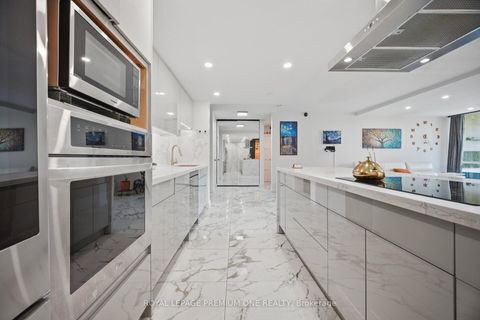 Photo 15 at 302 - 100 Canyon Avenue, Bathurst Manor, Toronto