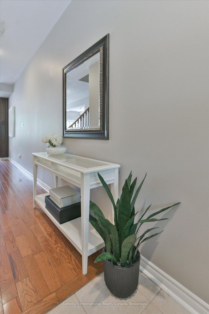 Photo 4 at 41 - 300 Ravineview Way, WC Wedgewood Creek, Oakville