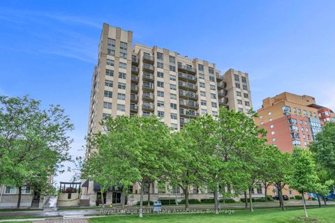 Photo 3 at 706 - 4 Elsinore Path, New Toronto, Toronto