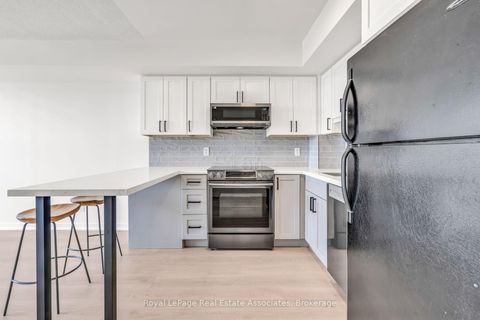 Photo 10 at 706 - 4 Elsinore Path, New Toronto, Toronto