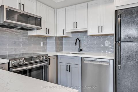 Photo 12 at 706 - 4 Elsinore Path, New Toronto, Toronto