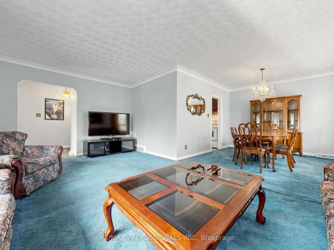 Photo 4 at 9 Detling Court, Clairville, Toronto