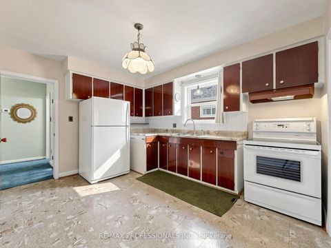 Photo 6 at 9 Detling Court, Clairville, Toronto