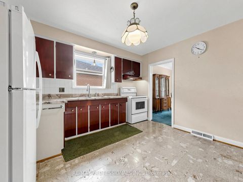 Photo 7 at 9 Detling Court, Clairville, Toronto