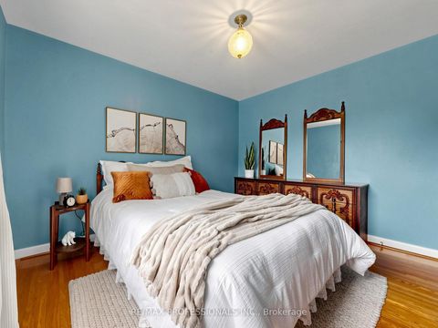 Photo 9 at 9 Detling Court, Clairville, Toronto