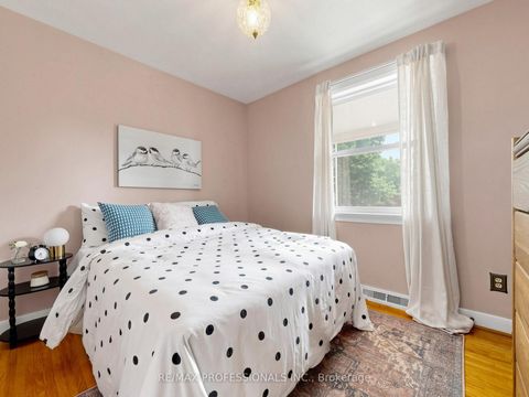 Photo 10 at 9 Detling Court, Clairville, Toronto