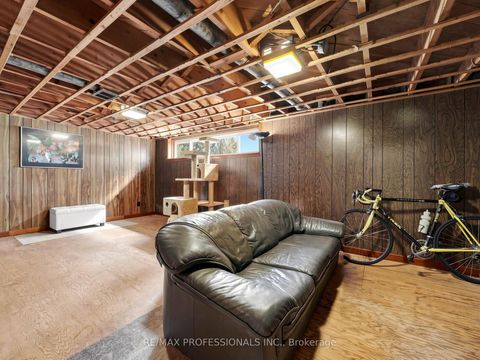 Photo 16 at 9 Detling Court, Clairville, Toronto