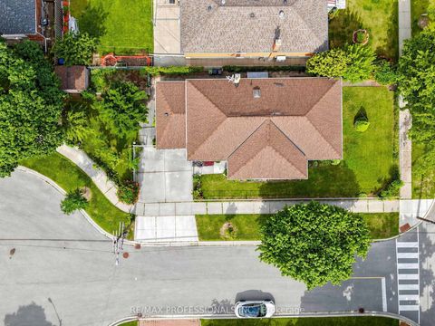 Photo 25 at 9 Detling Court, Clairville, Toronto