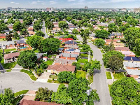 Photo 26 at 9 Detling Court, Clairville, Toronto