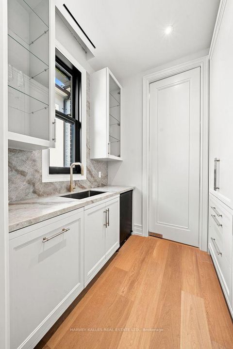 Photo 12 at 204 Forest Hill Road, Forest Hill South, Toronto