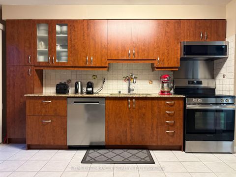 Photo 5 at 163 Mabley Crescent, Lakeview Estates, Vaughan