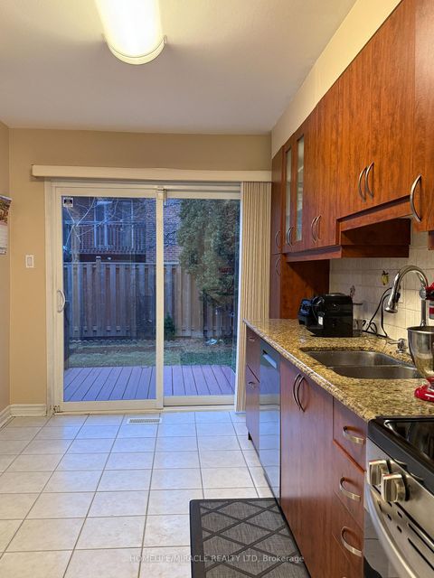 Photo 6 at 163 Mabley Crescent, Lakeview Estates, Vaughan