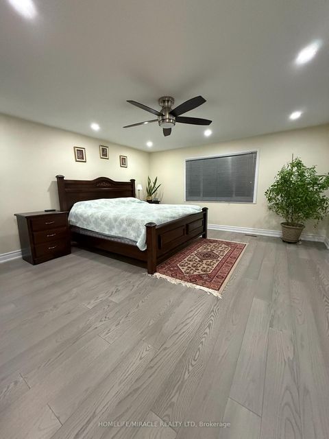 Photo 8 at 163 Mabley Crescent, Lakeview Estates, Vaughan