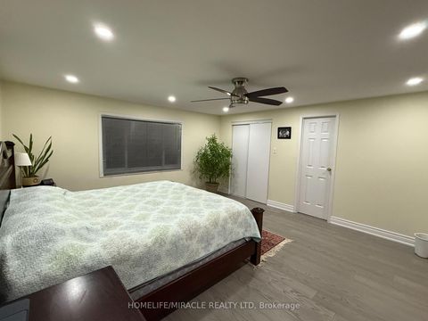 Photo 9 at 163 Mabley Crescent, Lakeview Estates, Vaughan